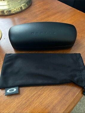 Oakley Black Hard Sunglasses Case with Black Microfiber Pouch NWOT